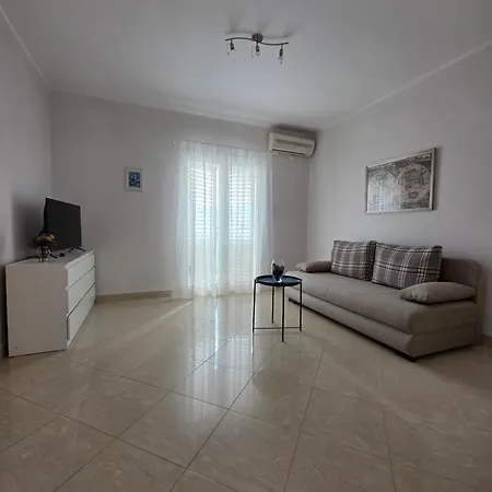 Apartment Olive Garden Pag Pag Town