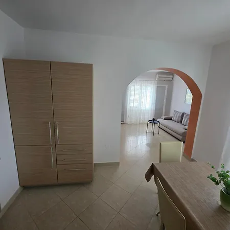 Apartment Olive Garden Pag Pag Town