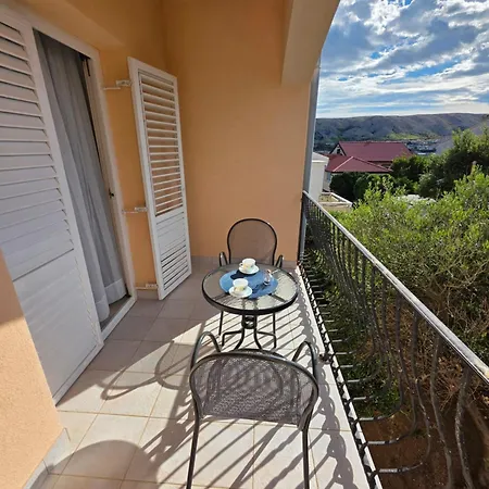 Apartment Olive Garden Pag Pag Town
