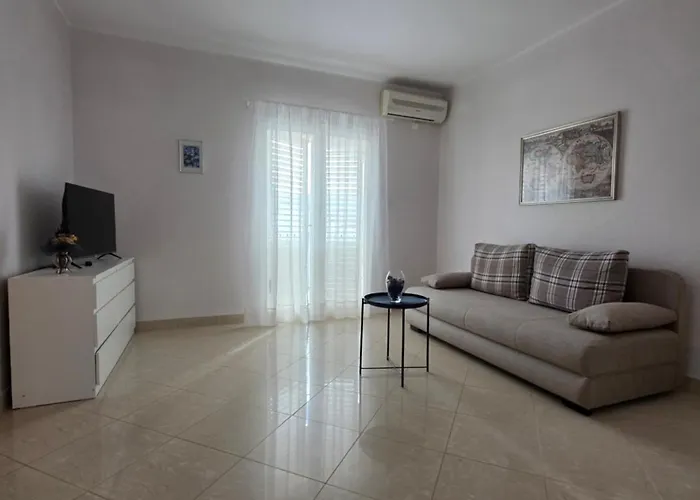 Apartment Olive Garden Pag Pag Town