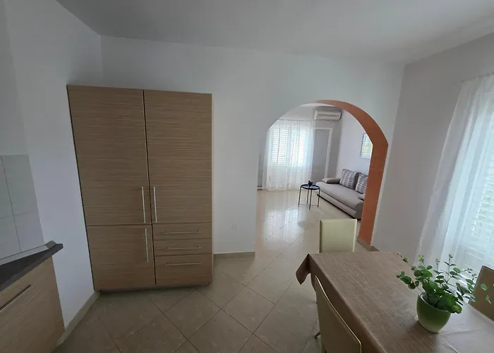 Apartment Olive Garden Pag Pag Town