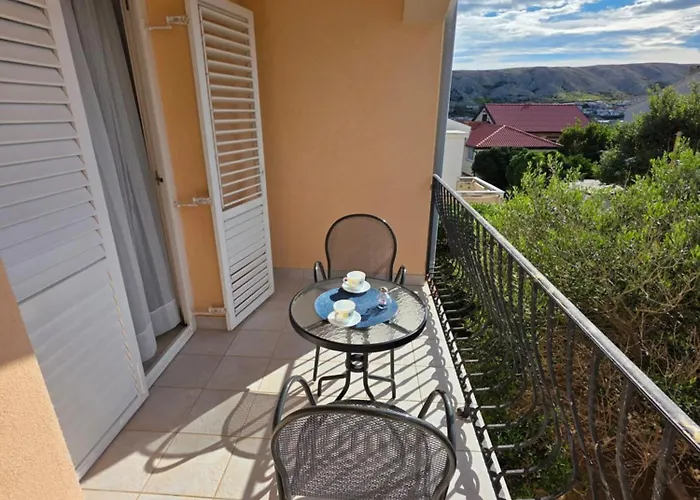 Apartment Olive Garden Pag Pag Town